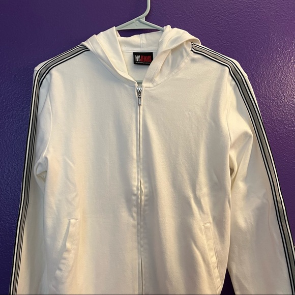 NY Jeans which sweater - Picture 3 of 4